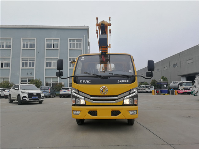 國六東風(fēng)13.5米曲臂高空作業(yè)車