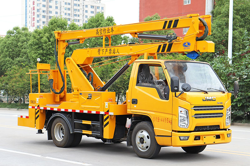 江鈴13.5米單排藍(lán)牌高空作業(yè)車(chē)