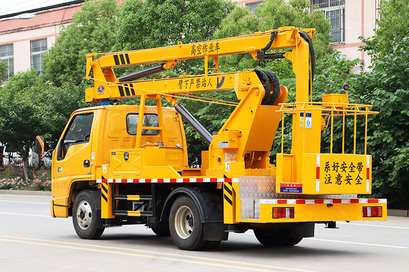 江鈴13.5米單排藍牌高空作業(yè)車