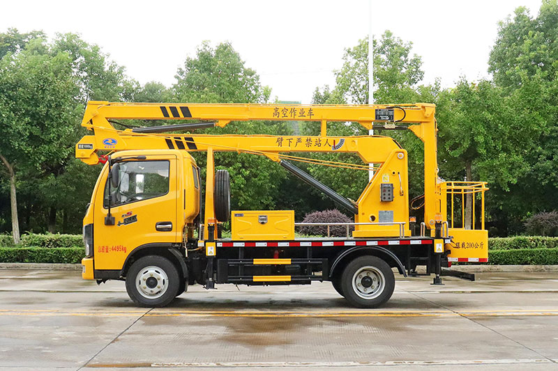 東風(fēng)13.5米單排藍牌高空作業(yè)車