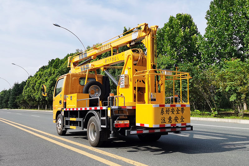 東風(fēng)13.5米藍(lán)牌高空作業(yè)車