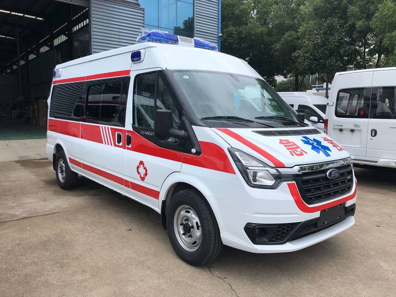 福特V348長軸中頂監(jiān)護(hù)型救護(hù)車