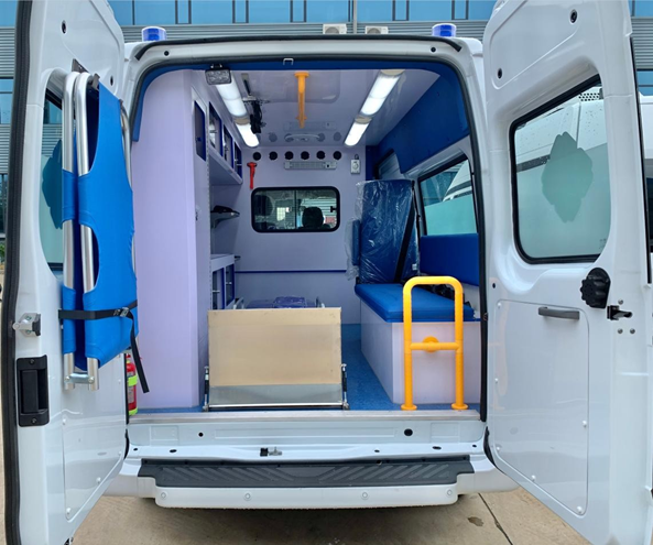 新世代 PRO 長軸中頂監(jiān)護(hù)救護(hù)車