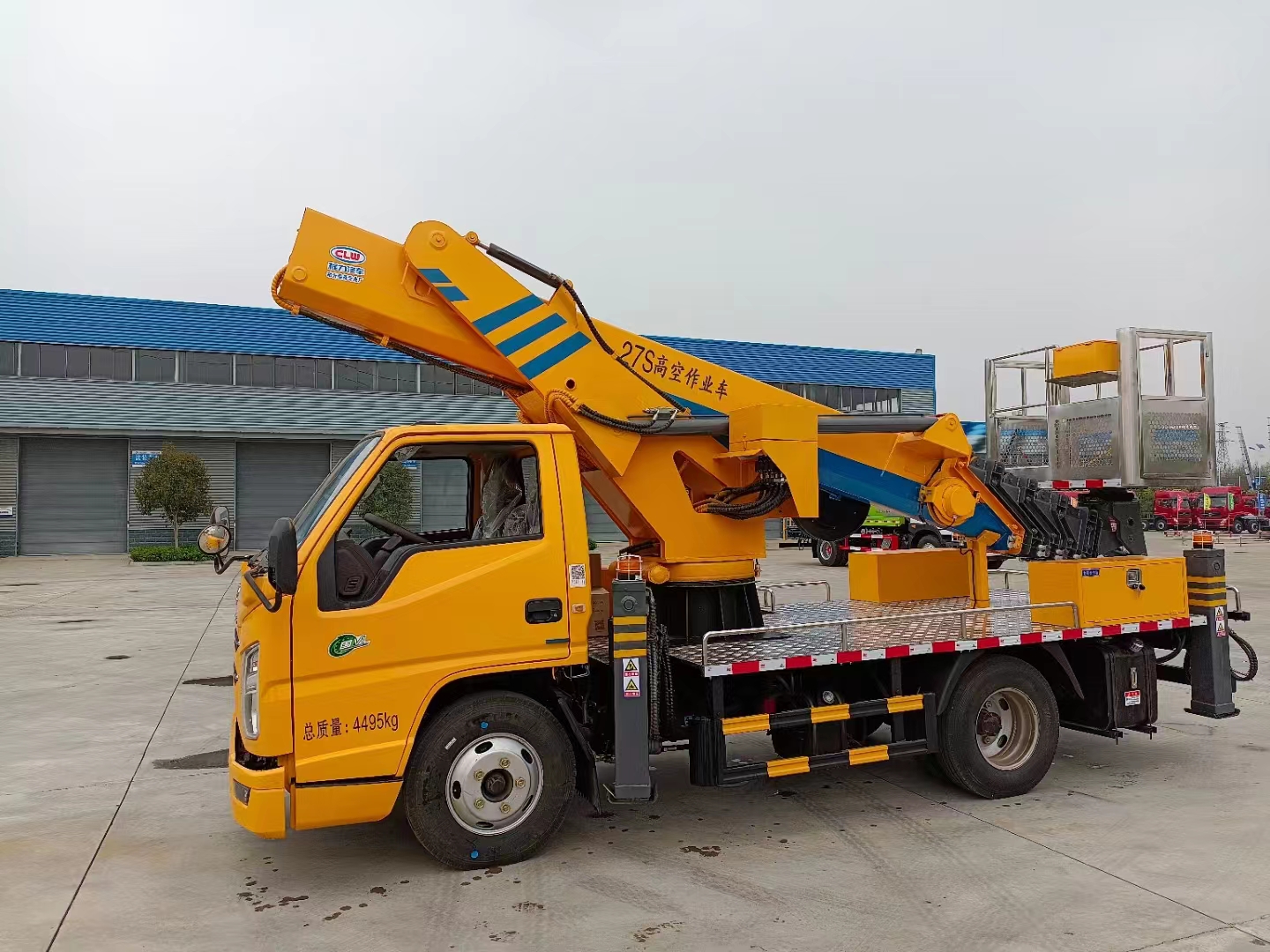 藍(lán)牌27米高空作業(yè)車